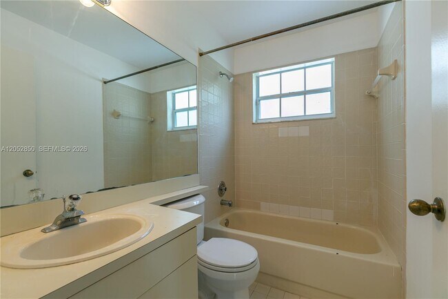 Building Photo - 2592 W Saratoga Dr