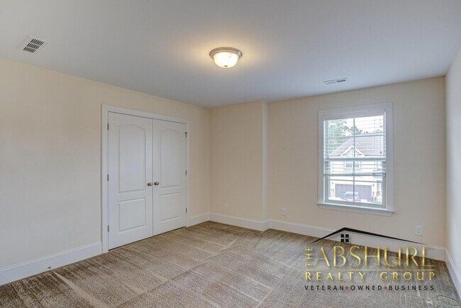 Building Photo - 112 Cahors Trail