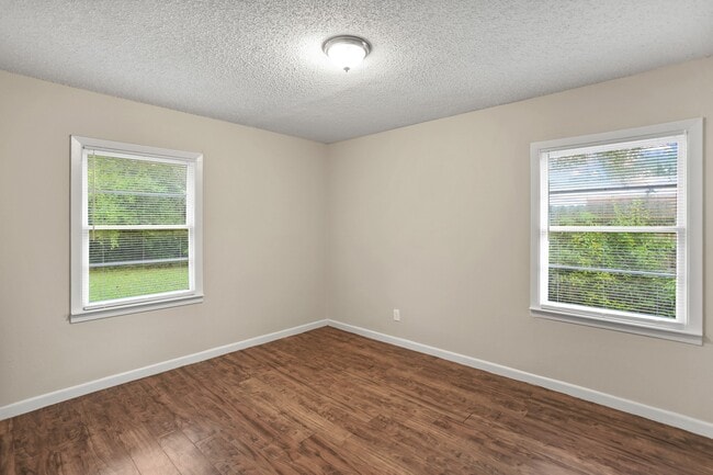 Building Photo - 410 22nd Ave N