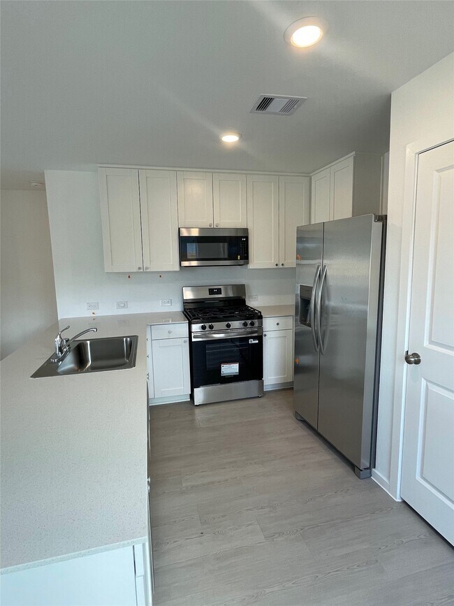 Building Photo - 5631 Shelford Birch Dr