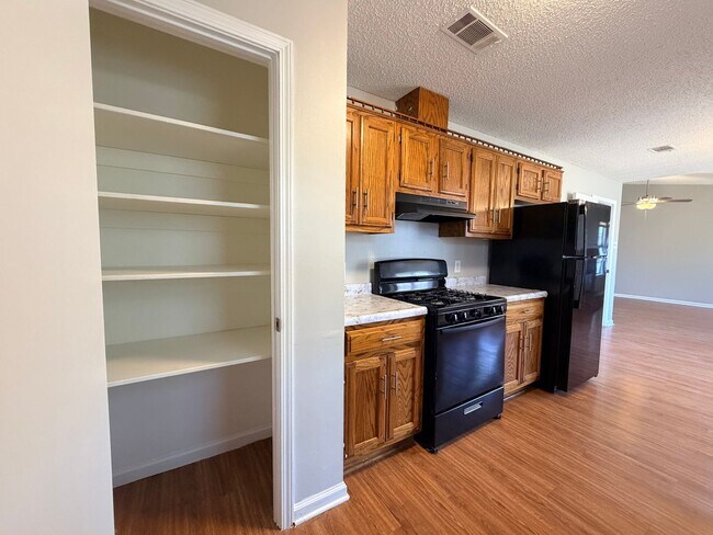 Building Photo - Beautiful Home Ready for You!