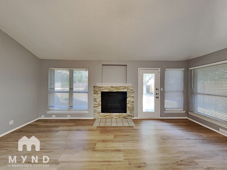 Building Photo - 8517 Brushy Creek Trail