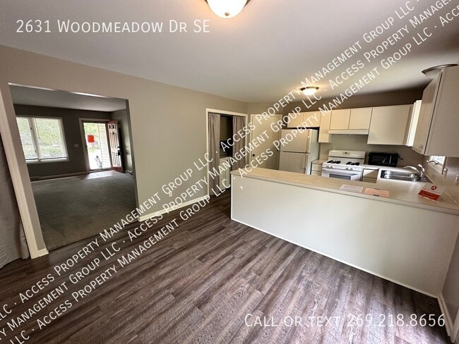Building Photo - 2631 Woodmeadow Dr SE