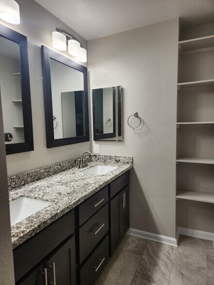 Building Photo - 3525 Lebon Dr