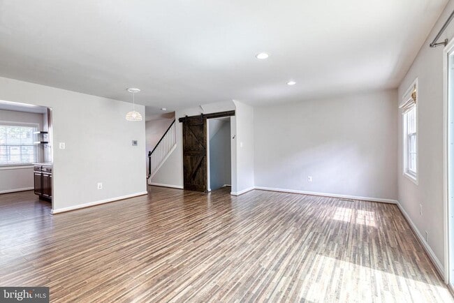 Building Photo - 1669 Yorktown Ct