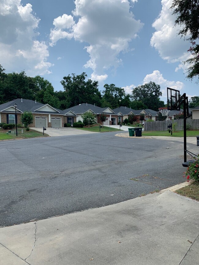 Building Photo - 3/2 IN HAMPTON CREEK SUBDIVISION- AVAILABLE SEPTEMBER 1, 2026