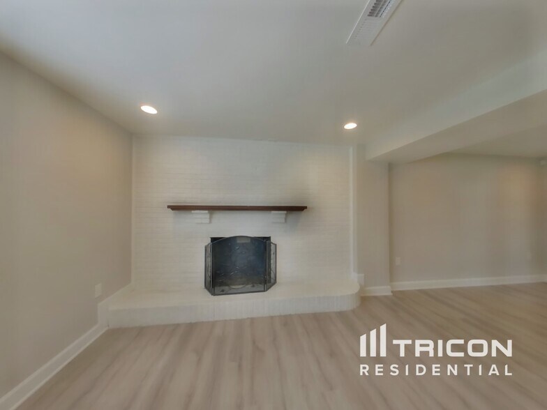 Building Photo - 3024 Walnut Ln
