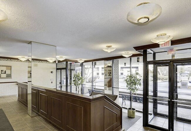 Building Photo - All-Inclusive Luxury Living in Rockville Town Center**