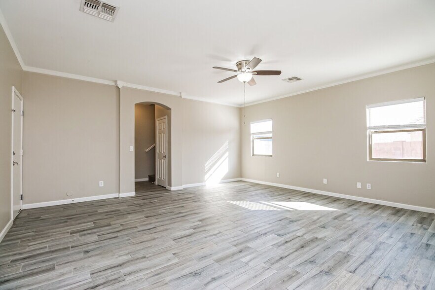 Building Photo - 261 N Valle Verde