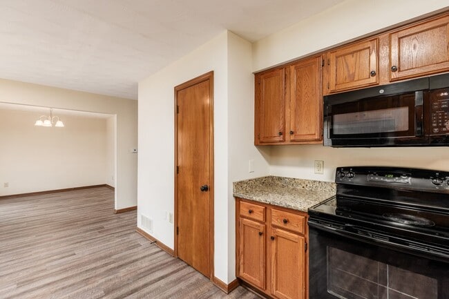 Building Photo - 8287 Talia Ct