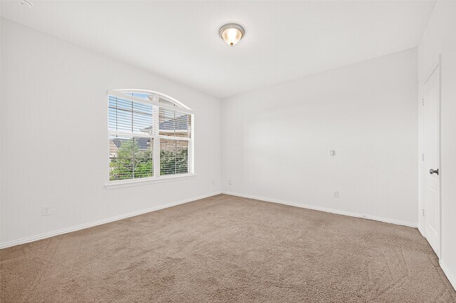 Building Photo - 8114 Royal Palm Ct