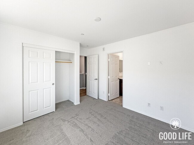 Building Photo - Spacious 2BD/3BA Condo in Chula Vista with Walk-In Closet, Community Pool & 2-Car Garage