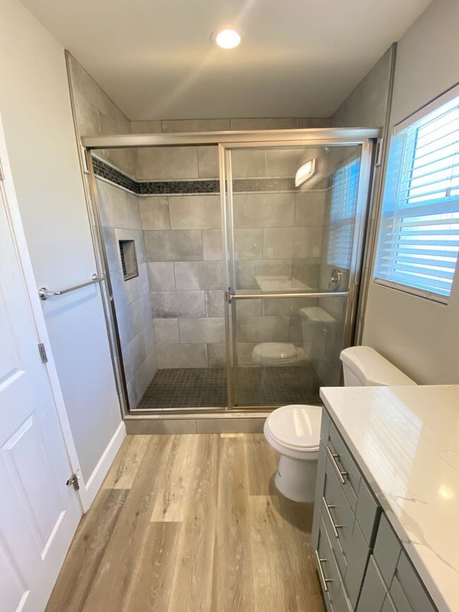 Building Photo - 3BD/1BA on Montezuma!