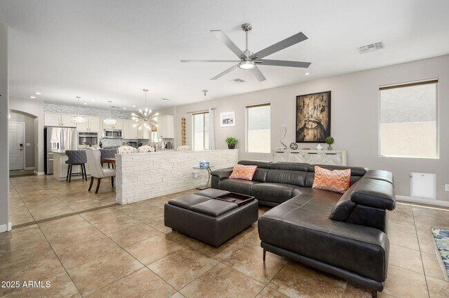 Building Photo - 6608 W Saguaro Park Ln