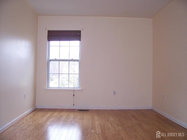 Building Photo - 157 Valmore Ct