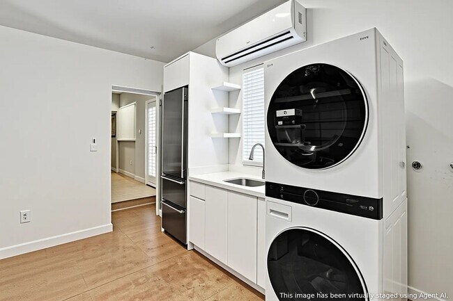 Building Photo - 1534 Palancia Ave