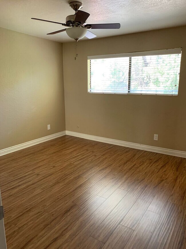 Building Photo - 2-Bed, 2-Bath Near SDSU!