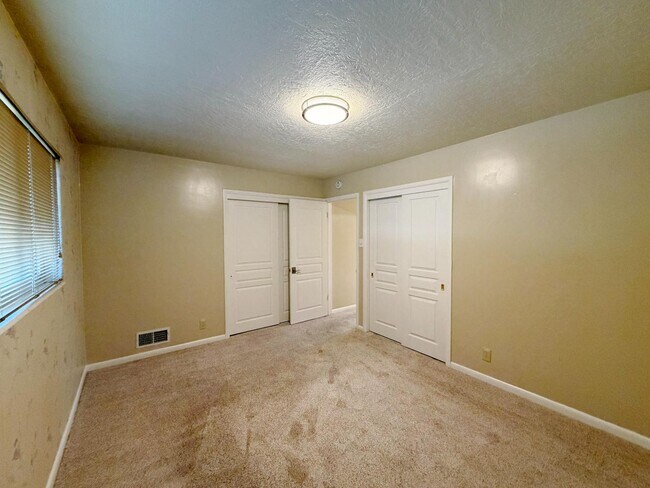 Building Photo - 3590 E 3100 S