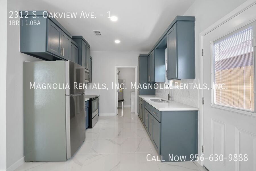 Building Photo - 2312 S Oakview Dr