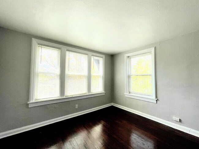 Building Photo - 125 W Bodley Ave
