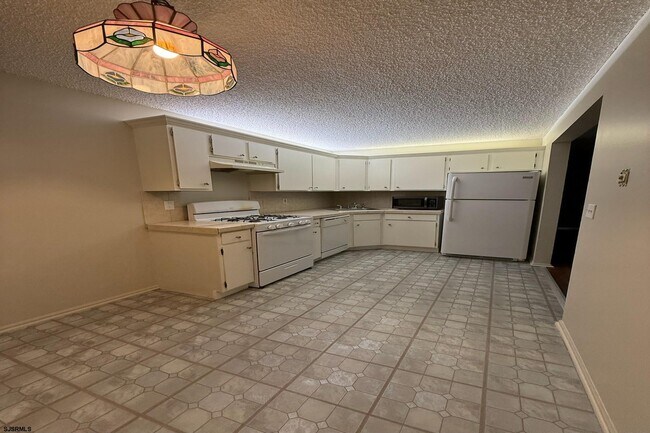 Building Photo - 166 Sussex Pl