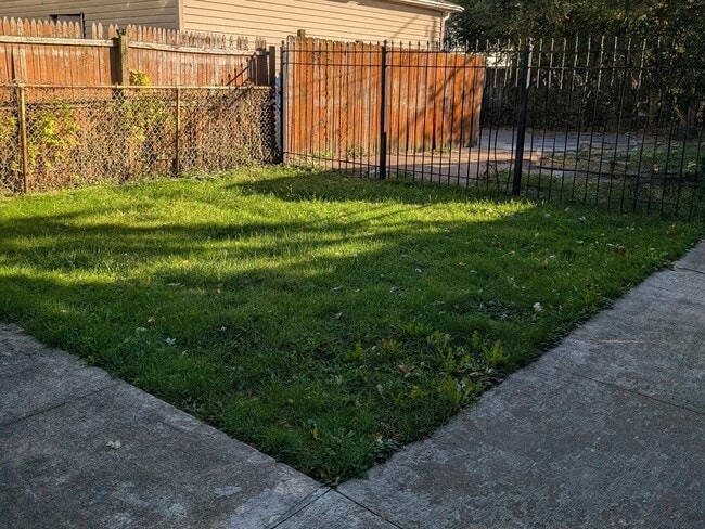 Building Photo - 8125 S Escanaba Ave