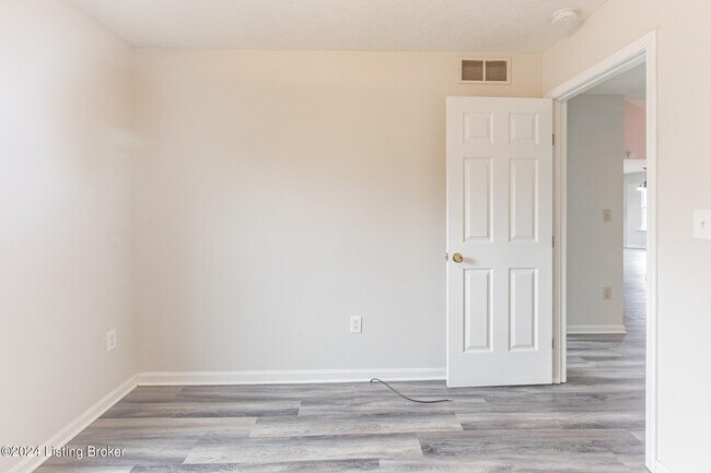 Building Photo - 6013 Fairridge Ct