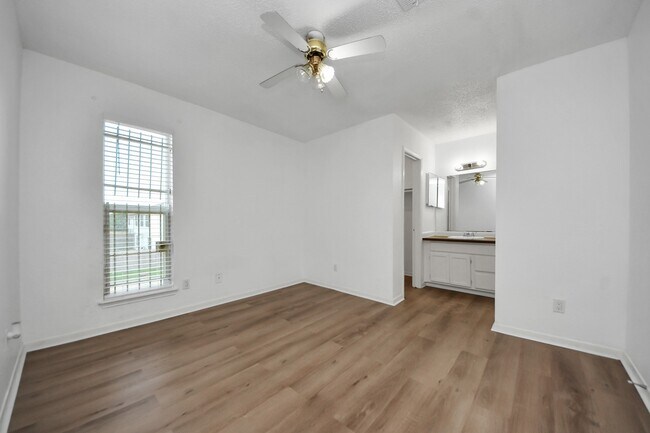 Building Photo - 12500 Brookglade Cir