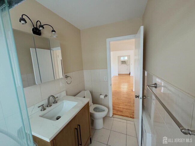 Building Photo - 304 Woodcliff Ave