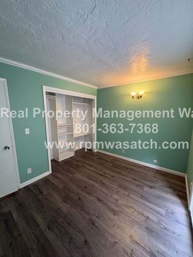 Building Photo - Take a Look at This 2 Bedroom 1 Bathroom Home in Salt Lake City Ut!!