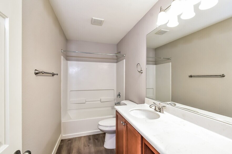 Building Photo - 9004 Tropical Tide Ct