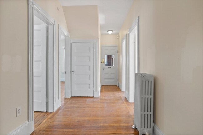 Building Photo - 327 Ashmont St