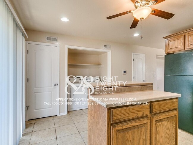 Building Photo - Spacious 2 Bed/1.5 Bath Norman Townhome Du...