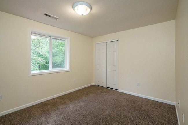 Building Photo - 4 Bedroom 2.5 Bath with Fenced Backyard in Camas School District