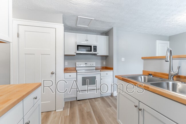 Primary Photo - 1425 N Olney St