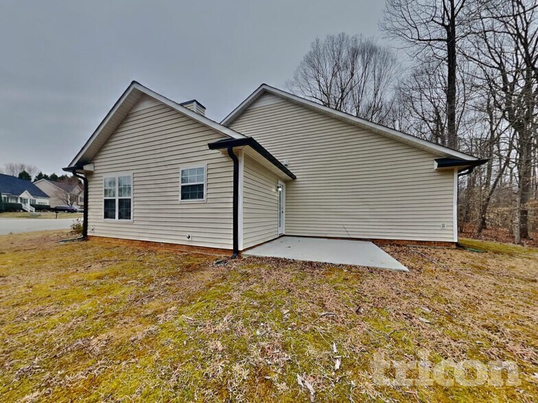 Building Photo - 105 Haven Grove Trail