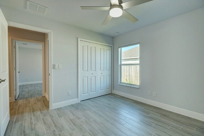 Building Photo - 2352 SW Plum Ct
