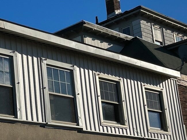 Building Photo - 64 Jireh St