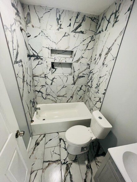 Building Photo - 2413 N Bancroft St