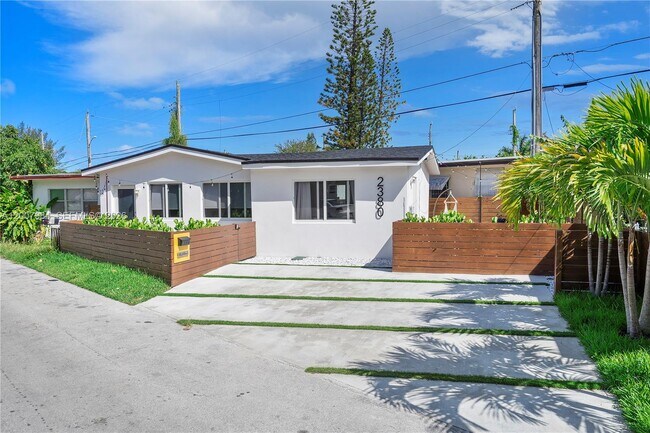 Building Photo - 2380 NE 137th St