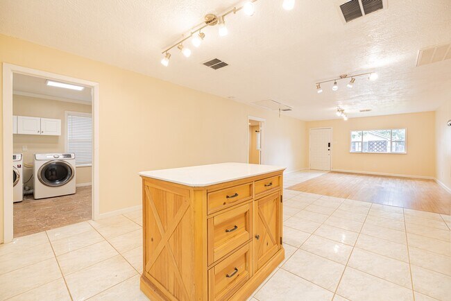 Building Photo - 4113 Edison St