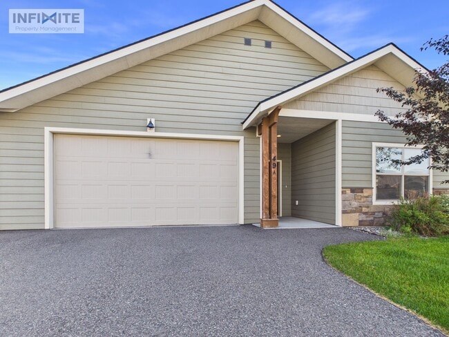 Building Photo - Single Level 3 Bedroom!