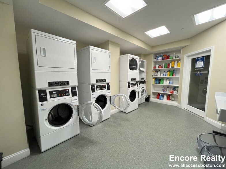 Building Photo - 14 Chauncy St