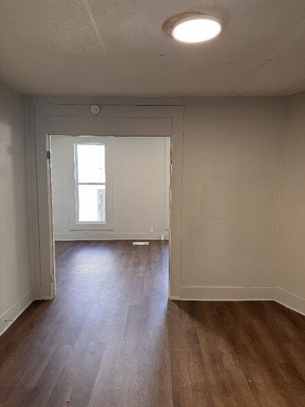 Building Photo - 413 N Detroit St