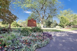 Building Photo - 451 E Town St