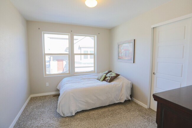 Building Photo - BEAUTIFUL 3BD HOME WITH LUXURY UPGRADES IN...