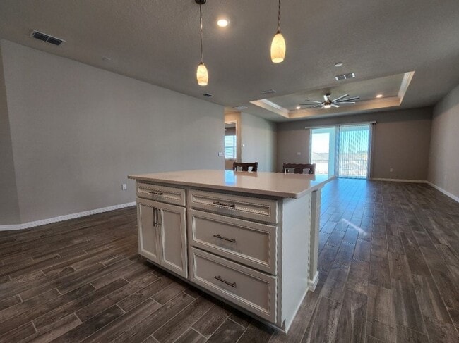 Building Photo - Gorgeous 3-Bedroom, 2-Bathroom Home in Cle...