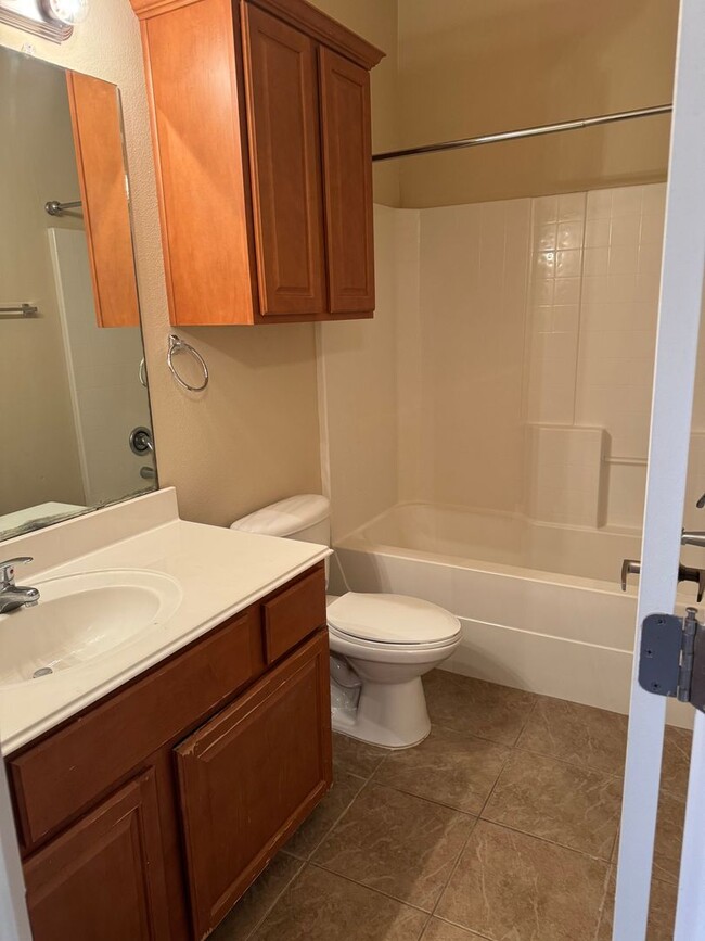 Building Photo - JULY MOVE IN - Spacious 3 Bedroom 3.5 Bath...