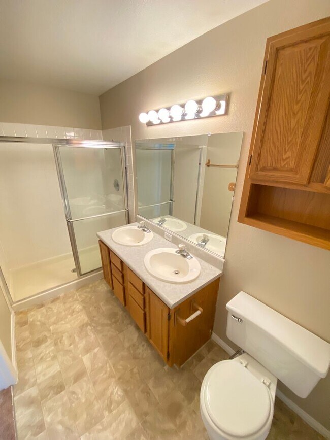 Building Photo - Charming 2 Bed/2Bath Condo nestled in this...