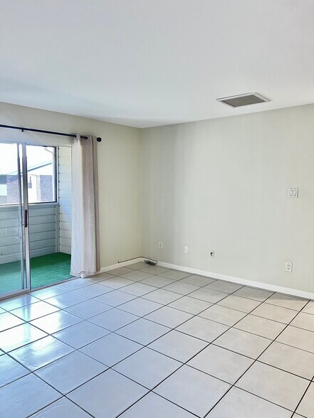 Building Photo - 1400 Gandy Blvd N